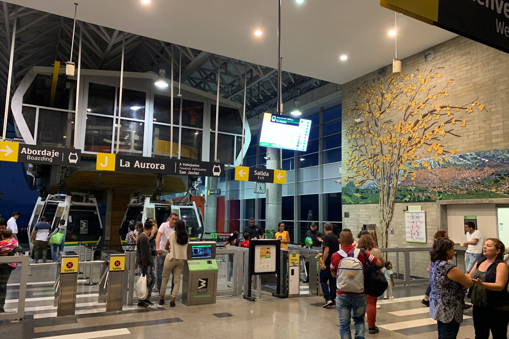 Metrocable La Aurora駅
