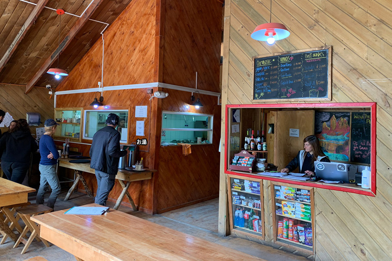 チレーノ山小屋レセプション