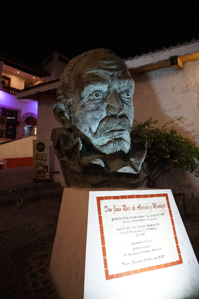 フアン・ルイス・デ・アラルコン像