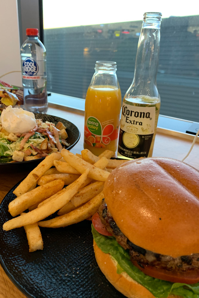 ラウンジ飯