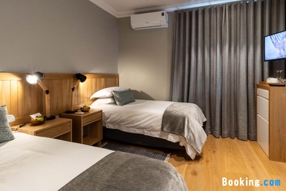 Oceans Guest House & Luxurious Apartments