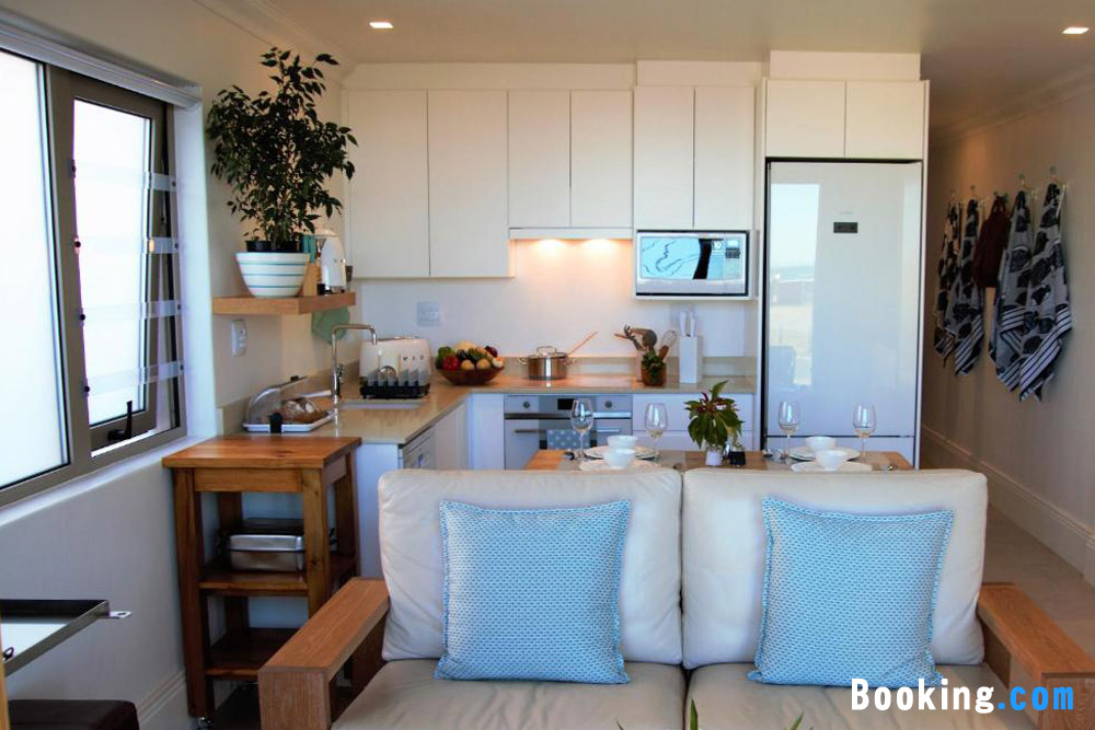Oceans Guest House & Luxurious Apartments