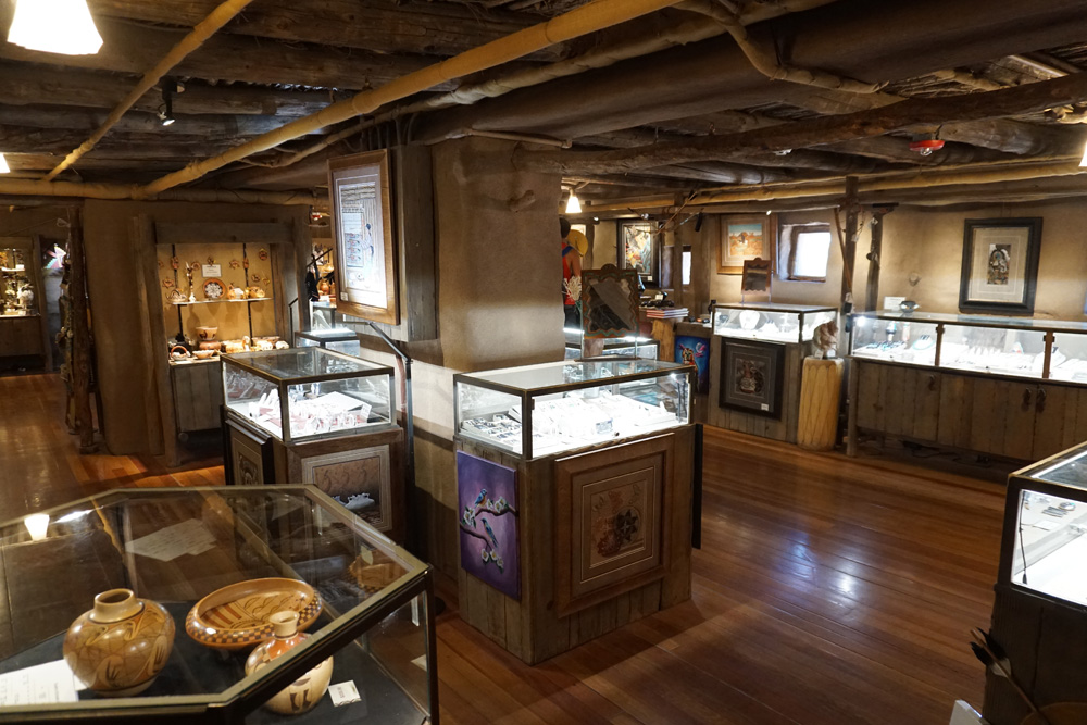民芸品などの展示