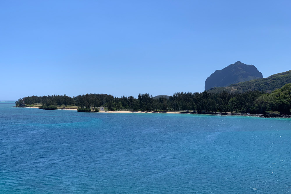 コバルトブルーの海