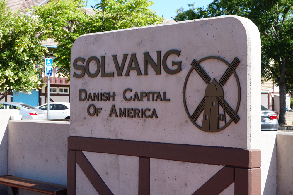 SOLVANG看板