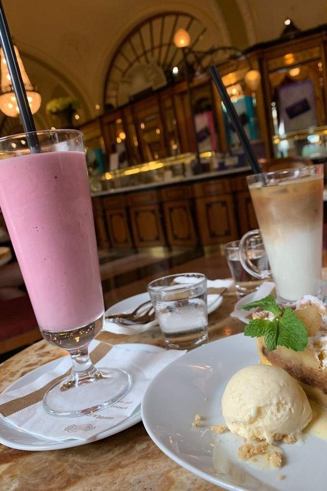 Cafe Gerbeaudでティータイム