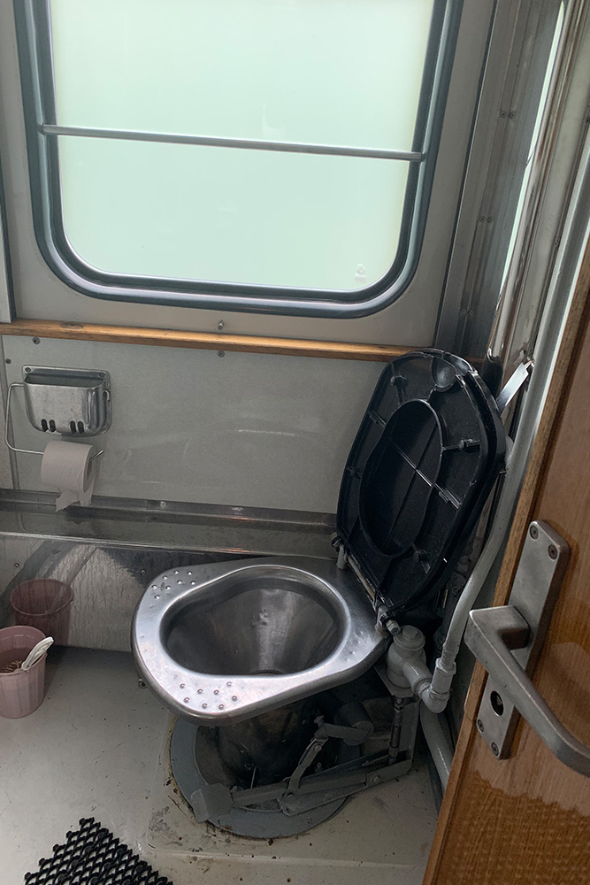 列車内トイレ