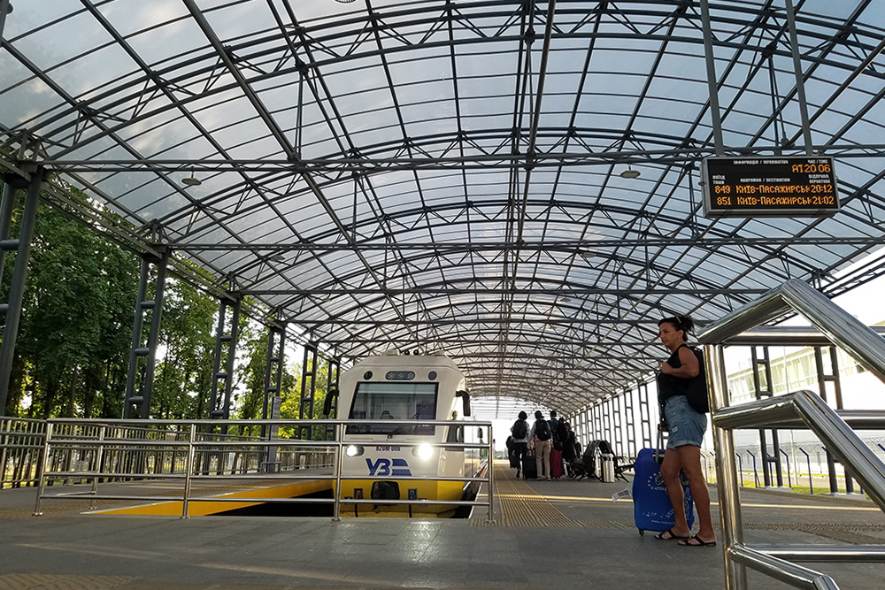 市内行ホーム