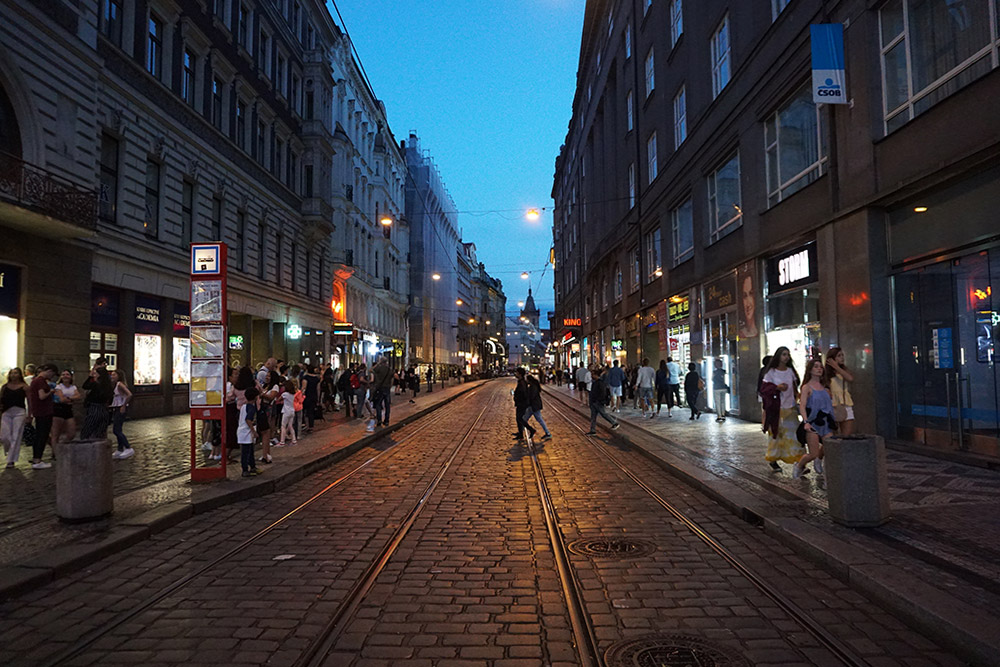 夕暮れの路地